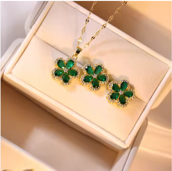 Emerald Zircon Flower Pendant Set